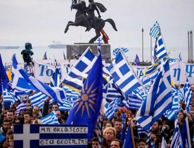Πολλές πολιτικές παρουσίες στο συλλαλητήριο στη Θεσσαλονίκη (φωτό)